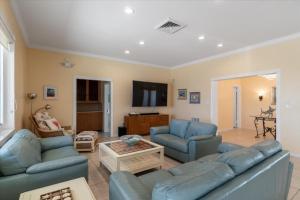 Blue Marlin House - Waterfront Pool Home, Steps from the Beach, Hot Tub, 210 Dock