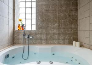 Elegant 3BD Seaside Villa With Sea View In Vari