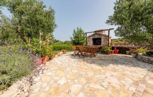 2 Bedroom Nice Apartment In Jakisnica