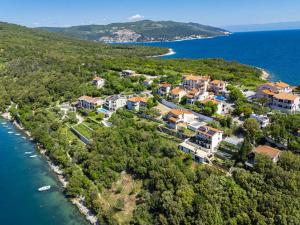 Apartment Violetta-2 by Interhome