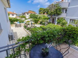 Apartment Nika-3 by Interhome