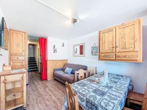Apartment Les Lauzes C19 by Interhome