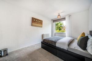 Beautiful 2 bedroom, two-storey house with garden, close to city centre