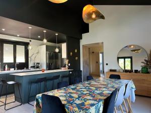 Maisons de vacances Maison avec piscine le puy en velay : photos des chambres