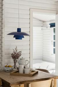 Timeless Holiday Atmosphere In A 50S Log House