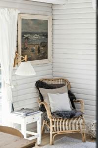 Timeless Holiday Atmosphere In A 50S Log House