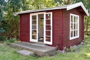 Timeless Holiday Atmosphere In A 50S Log House