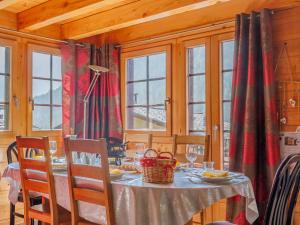 Chalet Chalet A Coeur by Interhome