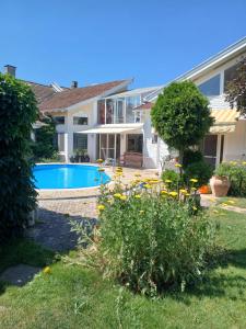 Vintage Luxurious house