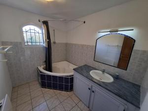 Maisons de vacances Maison Harmonia! Private Pool, BBQ, AC and Playground : photos des chambres