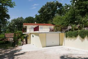 Apartments Cvitini Dvori Garjak