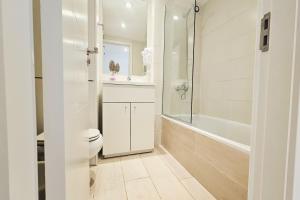 Depto Marina - Depto Edificio Royal Park Zona La Perla Con Vista al Mar y Amenities Para 4 PAX - Hola Sur