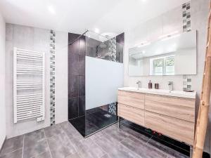 Maisons de vacances Holiday Home La Cheneraie by Interhome : photos des chambres