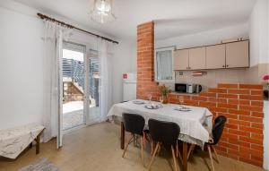 1 Bedroom Awesome Apartment In Selce 