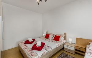 1 Bedroom Awesome Apartment In Selce 
