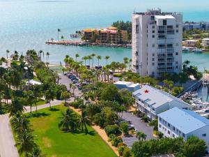 Dolphin Cove- Pet Friendly Waterfront Townhome w Pool