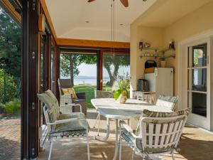 Holiday Home Lake House Sundown by Interhome