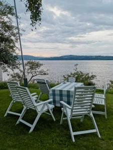 Peaceful Log Cabin By The Fjord On Ytterøy