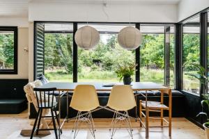 60S Log House With Woodland Cabin Vibe