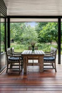 60S Log House With Woodland Cabin Vibe