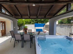 Holiday Home Mauro by Interhome