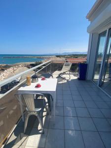 Appartements Spacious air-conditioned duplex with 270 degree sea views : photos des chambres