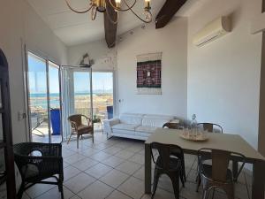 Appartements Spacious air-conditioned duplex with 270 degree sea views : photos des chambres