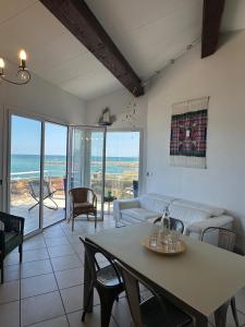 Appartements Spacious air-conditioned duplex with 270 degree sea views : photos des chambres