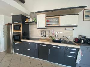 Appartements Spacious air-conditioned duplex with 270 degree sea views : photos des chambres