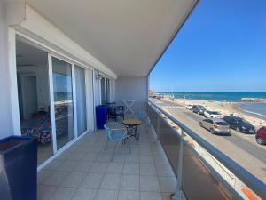 Appartements Spacious air-conditioned duplex with 270 degree sea views : photos des chambres