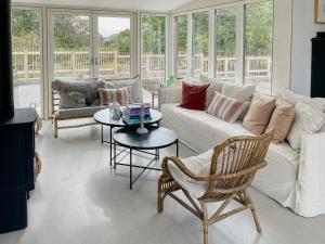 Charming Farmhouse With Pool Near Ljugarns Sea