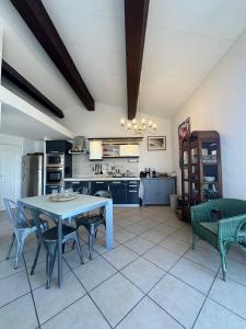 Appartements Spacious air-conditioned duplex with 270 degree sea views : photos des chambres