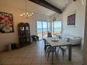 Appartements Spacious air-conditioned duplex with 270 degree sea views : photos des chambres