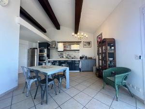 Appartements Spacious air-conditioned duplex with 270 degree sea views : photos des chambres