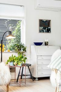 All-Year Oasis With Sea Field And Nature Views