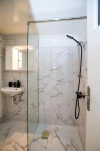 Athens Central Jacuzzi Retreat