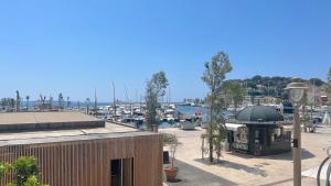 Appartements Joli T2 sur le petit port de Sanary, Clim, superbe vue, au coeur du village : photos des chambres