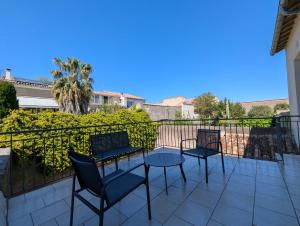 Appartements ColorChic 3 etoiles - Parking Prive Terrasse Clim - 120m2 Plein centre : photos des chambres