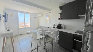 Appartements Joli T2 sur le petit port de Sanary, Clim, superbe vue, au coeur du village : photos des chambres