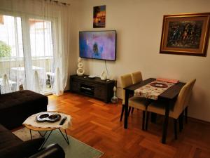 Apartments Mara Cres