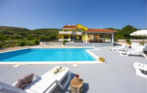 Nice Home In Primorski Dolac With Sauna