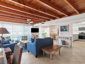 My Beach Key - Waterfront Home, 32 Dock, Tiki Hut, Beach Club Access w Pool