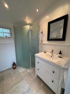 Charming Cottage Close To Tisvilde Beach