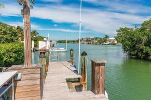 Reel Knotty - Waterfront Pool Home, 35 Dock, Tiki Huts