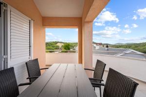 Apartment Desiree Bilice - Sibenik