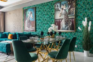 Luxury Apartments with Rooftop Pool in Paramount Hotel Midtown By Aurora