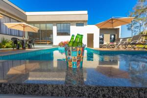 Charmosa Casa c 3 suítes e Piscina com Hidro