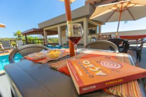 Charmosa Casa c 3 suítes e Piscina com Hidro