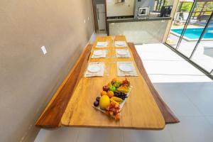 Charmosa Casa c 3 suítes e Piscina com Hidro