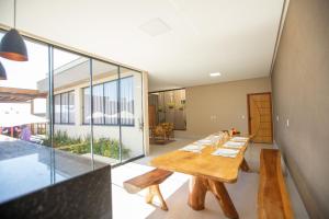 Charmosa Casa c 3 suítes e Piscina com Hidro